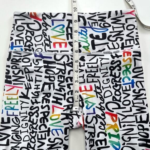 Athleta Elation Train Short PRIDE Print Size Small Bike Cycle Gym Outdoor Studio - Picture 4 of 13